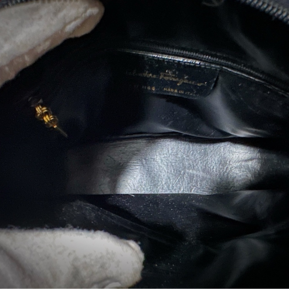 Authentic vintage Salvatore Ferragamo Glossy Black Crossbody Bag make offer - Picture 15 of 16